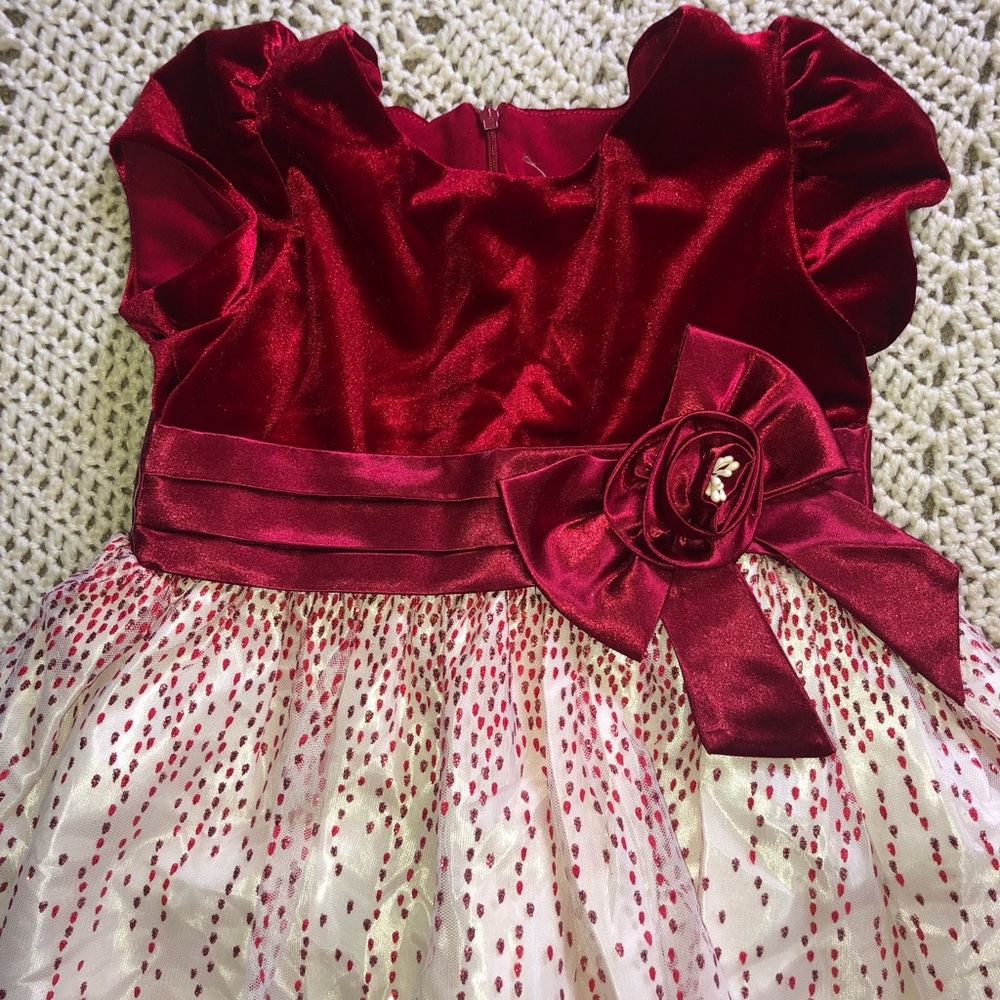 Beautiful red velvet and white dress - Picture 3 of 5